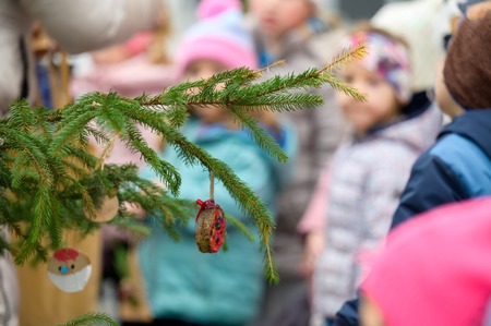 15 Okrasitev smreke v trškem jedru